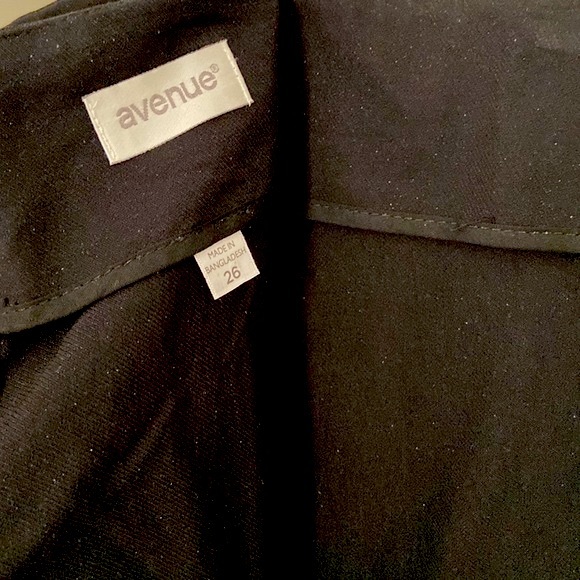 26W Avenue Stretch Black Pencil Skirt with Zipper Detail - Picture 6 of 14